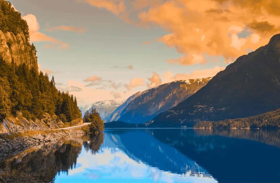Guided tour: Hardangerfjord, Waterfalls and Ferry crossing - Key points at a glance