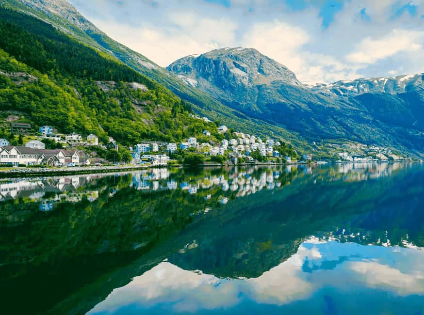 Guided tour: Hardangerfjord, Waterfalls and Ferry crossing - Trengereid gives you the first fjord view
