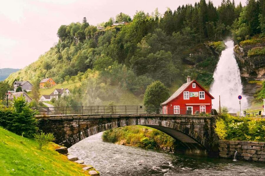Guided tour: Hardangerfjord, Waterfalls and Ferry crossing - Mørkhølsfossen offers a quieter pause