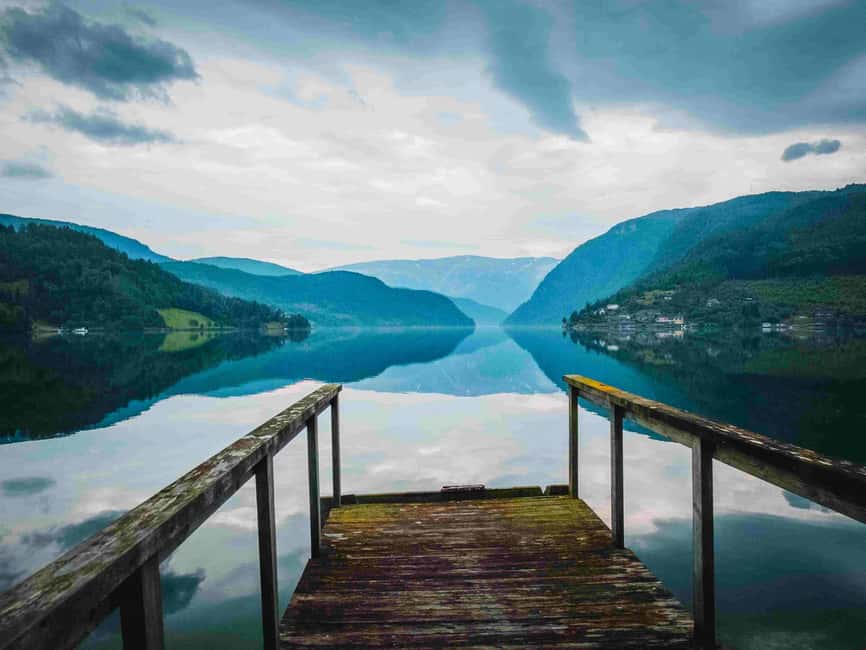 Guided tour: Hardangerfjord, Waterfalls and Ferry crossing - Fossen Bratte and the old Norwegian road