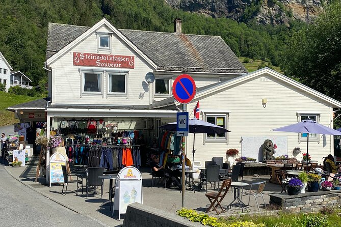 Guided tour to Hardanger Fjord, Waterfalls and Ferry Crossing - Herand is a practical pause before Jondal