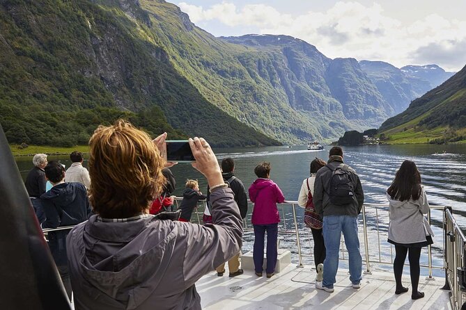 Guided Tour To Nærøyfjorden, Flåm And Stegastein - Viewpoint Cruise - The return to Bergen: scenic, useful, and long
