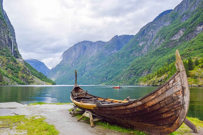 Guided tour to Viking Village, Nærøyfjorden Cruise & Flåm Railway - Dale offers a short coffee and bathroom pause