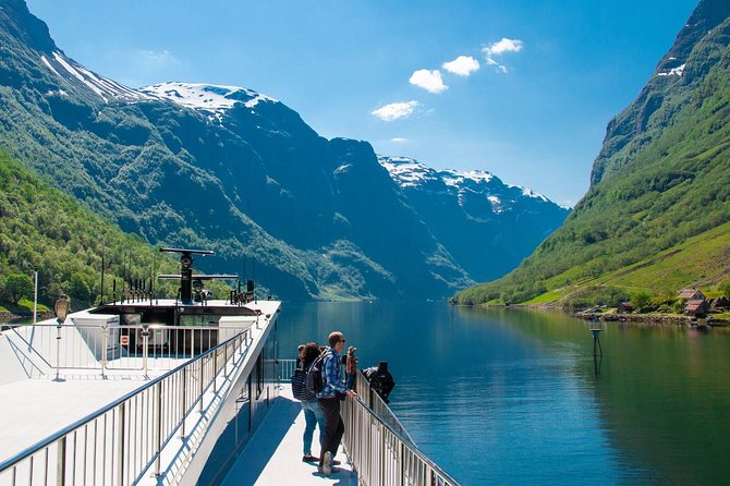 Guided tour - Viking Village, Nærøyfjord Cruise and Flåm Railway - From Bergen to Tvindefossen and Stalheim