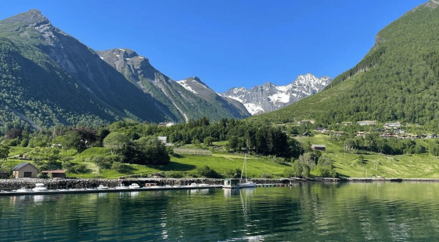 Hjørundfjord Fjord Cruise Afternoon Rountrip from Ålesund - The first stretch: leaving Ålesund for Hjørundfjord