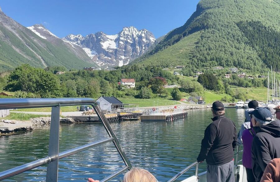Hjørundfjord Fjord Cruise roundtrip from Ålesund - Øye: one hour in a very quiet village