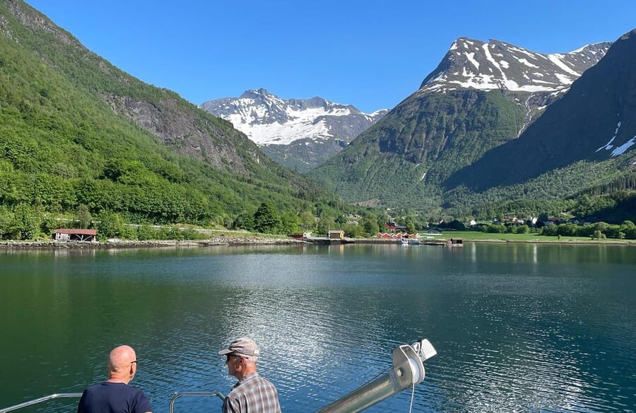 Hjørundfjord Fjord Cruise roundtrip from Ålesund - Finding MS Bruvik at Rådhuskaia