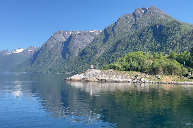 Hjørundfjord Fjord Tour Roundtrip from Ålesund - Thirty minutes in Øye
