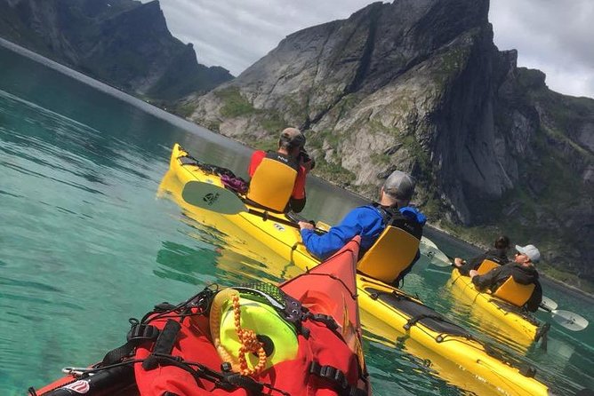 Kayaking in Reinefjorden - Equipment that makes cold water easier