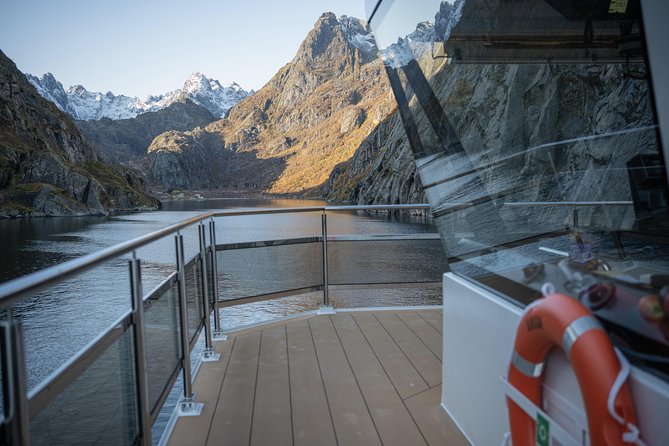 Lofoten Island: Silent Trollfjord Cruise from Svolvær - The first hour: Lofoten from the water