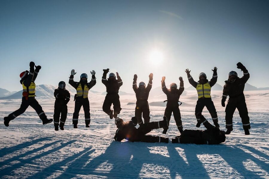 Longyearbyen: Snowmobile Tour to Tempelfjorden with Lunch - What the $472 Price Includes