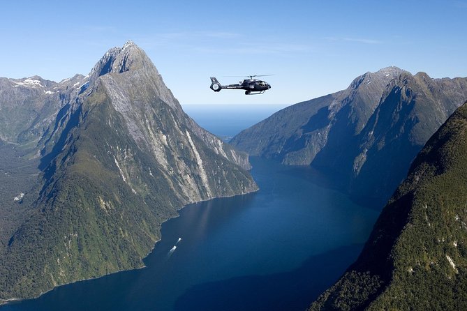 Milford and Fiordland Highlights Tour by Helicopter from Queenstown - Key points at a glance