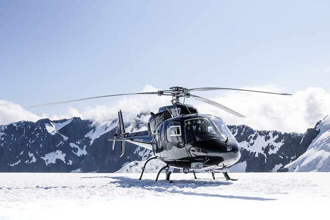 Milford and Fiordland Highlights Tour by Helicopter from Queenstown - The West Coast beach landing