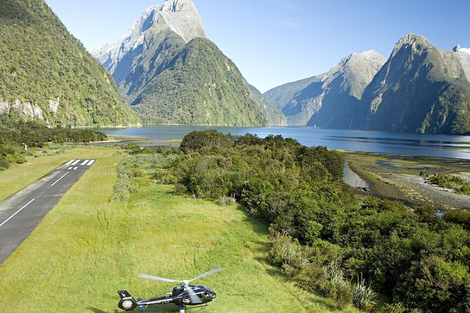 Milford and Fiordland Highlights Tour by Helicopter from Queenstown - Shared or private helicopter?