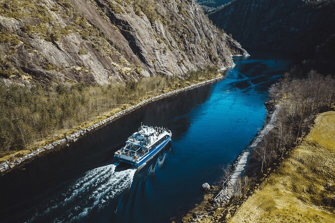 Mostraumen Fjord Cruise - Reaching Mostraumen’s narrow passage