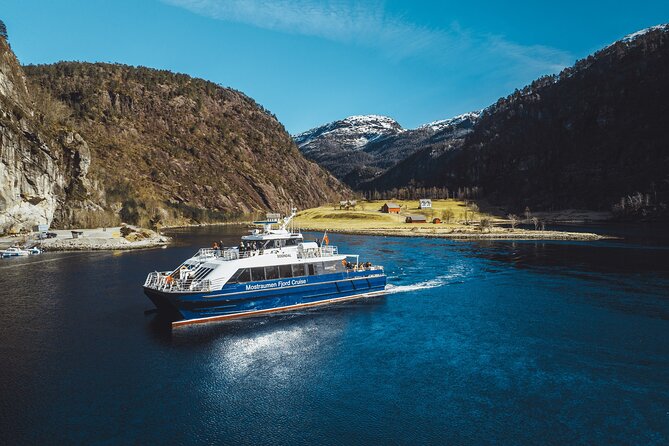 Mostraumen Fjord Cruise - the local operator - Indoor comfort, outdoor views, and seating