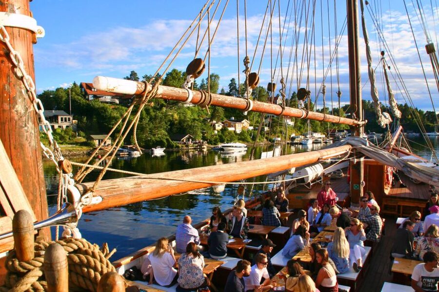 Oslo: Best of Oslo Walking Tour & Fjords Sightseeing Cruise - How the Audio App Fits In