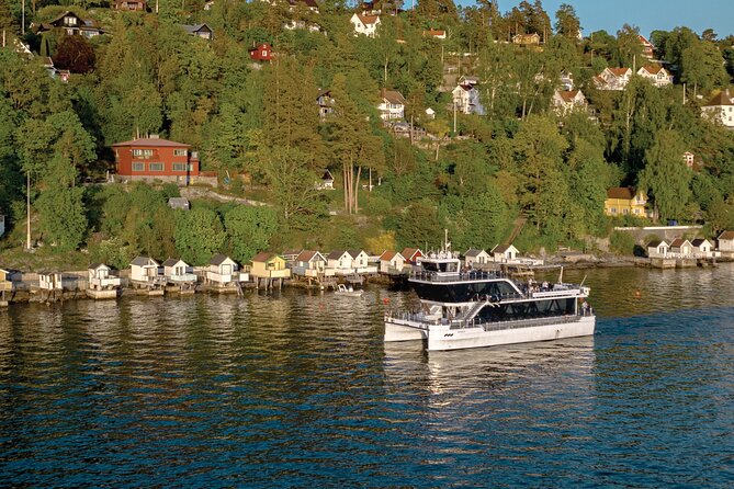 Oslo fjord 3-Course Dinner Cruise with Live Music - A Nordic dinner with a few important caveats