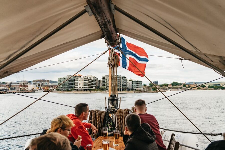 Oslo: Fjord Evening Cruise with Shrimp Buffet - Starting at Rådhusbrygge 3 beside City Hall
