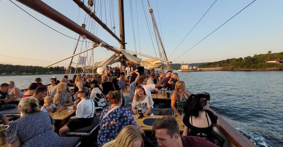 Oslo Fjord Evening Live Rock music cruise with Shrimp buffet - Meeting the boat at Oslo City Hall
