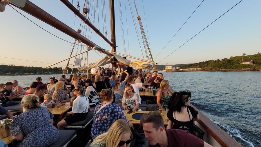 Oslo Fjord Evening Live Rock music cruise with Shrimp buffet - Who will enjoy this Oslo evening cruise?