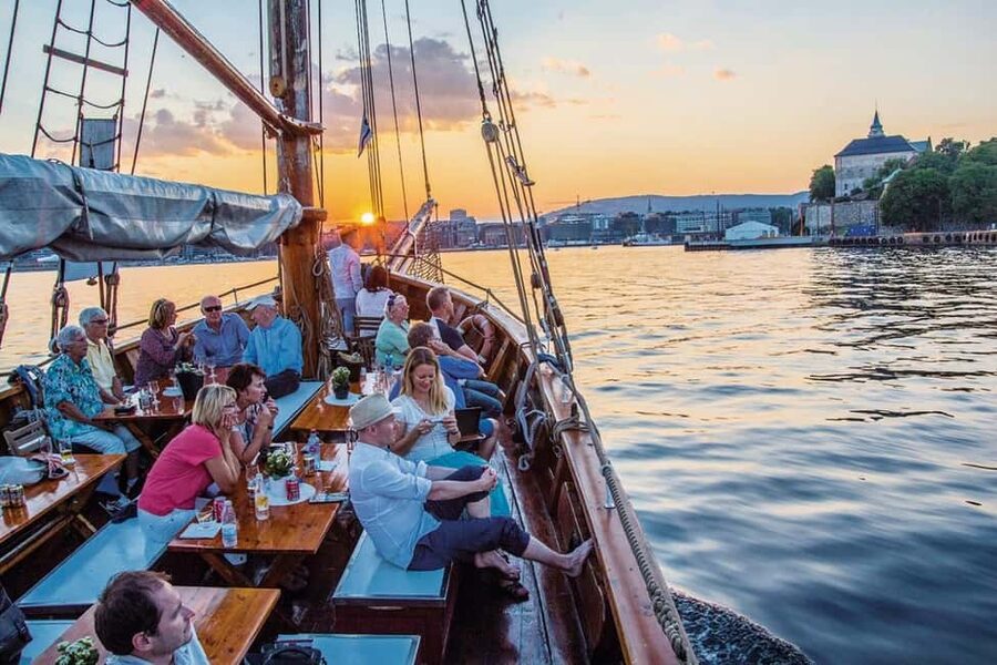 Oslo: Fjord Mini Cruise by Wooden Sailing Ship - Starting at Rådhusbrygge 3 by City Hall