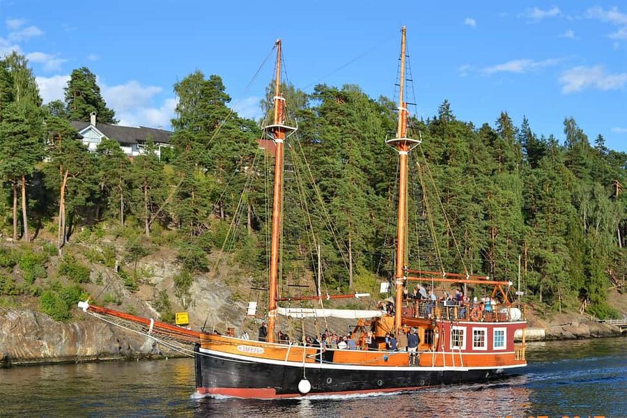 Oslo: Fjord Mini Cruise by Wooden Sailing Ship - The first view: Oslo’s harbor from the fjord