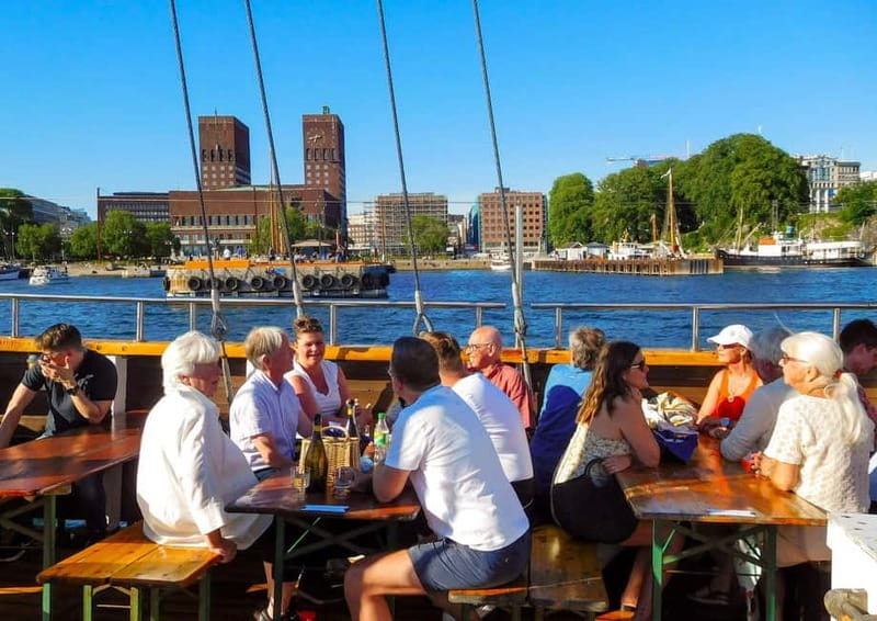 Oslo: Oslofjord Fjord-Style Dinner Cruise - The best time to look up from dinner