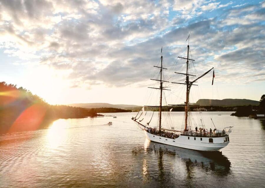 Oslo: Oslofjord Fjord-Style Dinner Cruise - Meeting at Akershusstranda