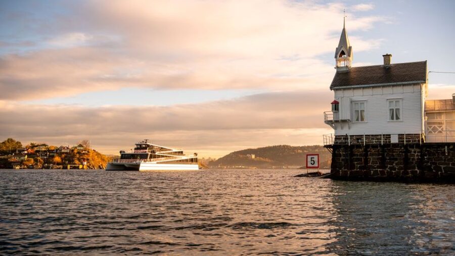 Oslo: Scenic Fjord Cruise with Audio Guide Commentary - Finding the Boat Beside the Opera House