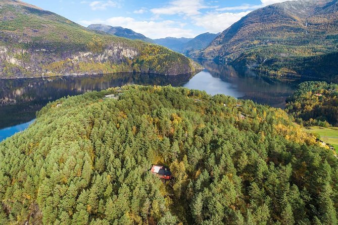 Private Fjordcruise by Luxury Pontoon Boat - Bergen Fjords - Guides who turn scenery into a story