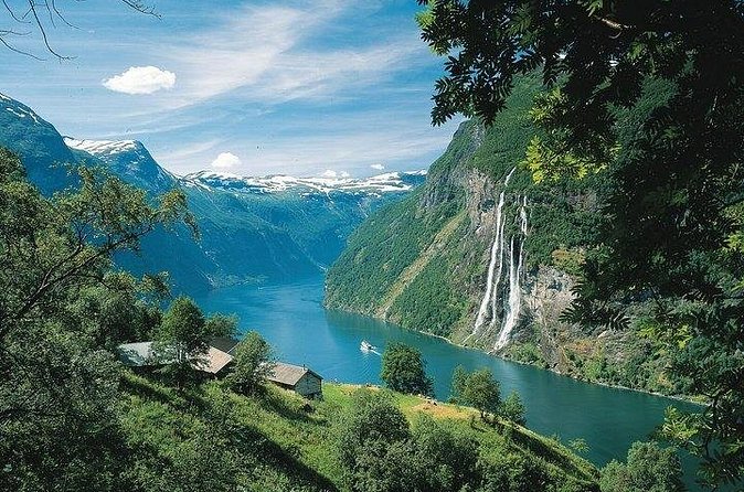Private Full Day Ferry Trip To Geirangerfjord From Ålesund - The return to Ålesund through fjord country