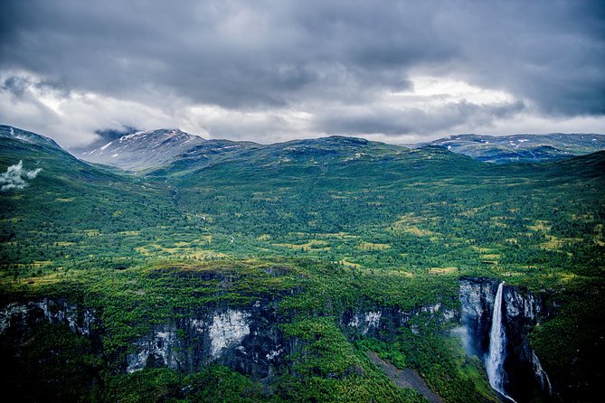 Private Full-Day Round Trip from Oslo to Sognefjord via Flåm Railway - Two hours on Sognefjord