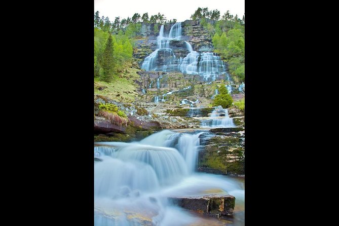 PRIVATE GUIDED TOUR: Highlights of Norway – Trip to the Sognefjord – SUMMER - Tvindefossen is an easy waterfall stop