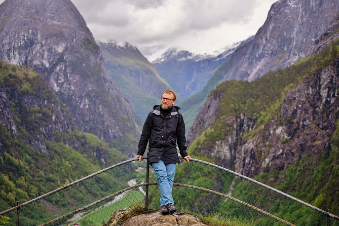 PRIVATE GUIDED TOUR: Highlights of Norway – Trip to the Sognefjord – SUMMER - Two waterfalls frame the Stalheim road