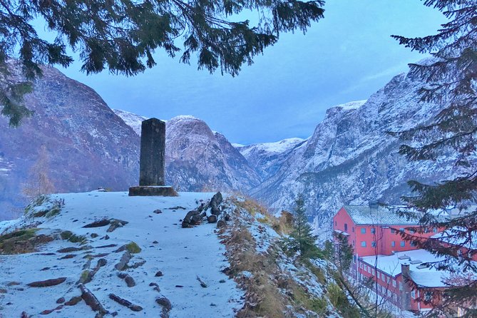 PRIVATE GUIDED TOUR: Highlights of Norway – Trip to the Sognefjord – WINTER - Stegastein as an alternative to the train
