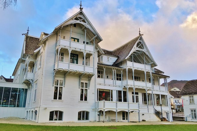 PRIVATE GUIDED TOUR: Queen of the Fjords - tour from Bergen, 6 hours - Hardangerfjord brings farms, villages, and seasonal fruit