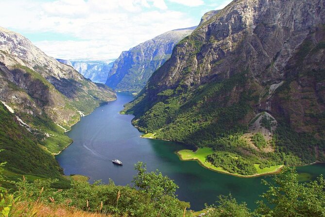 Private Guided Tour to Oslo Nærøyfjord Cruise and Flåm Railway - Myrdal and the high route across Hallingskarvet