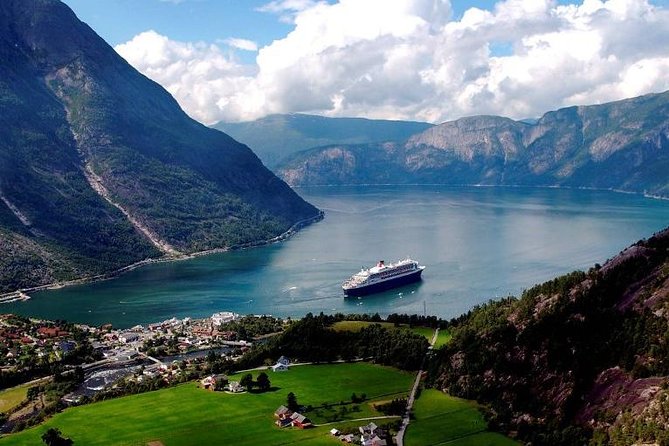 Private tour - Hardangerfjord, Voss Gondola & 4 Great Waterfalls - Voss, lunch, and the gondola ride