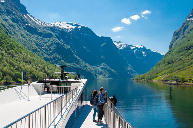 Private tour - Viking Village, Nærøyfjord Cruise and Flåm Railway - Tvindefossen: a quick waterfall stop