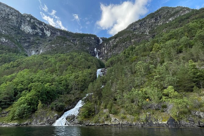 Private yacht Cruise in Flåm and Gudvangen, Nærøyfjord - Njardarheimr Viking Valley in Gudvangen
