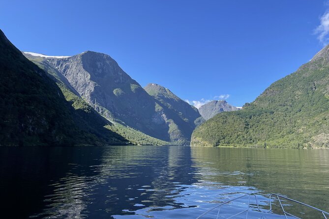 Private yacht Cruise in Flåm and Gudvangen, Nærøyfjord - Kjelfossen and the waterfall stops