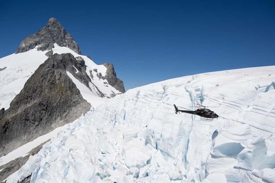 Queenstown: 2.5 Hour Flight to Fiordland's Iconic Locations - Milford Sound From the Helicopter