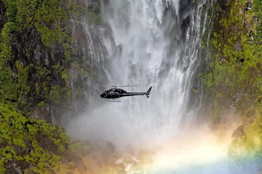 Queenstown: 2.5 Hour Flight to Fiordland's Iconic Locations - Lake Quill and the 580-Metre Sutherland Falls