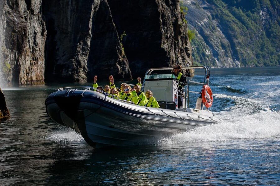 RIB Geiranger - Fjordsafari - The Seven Sisters and Friaren waterfalls