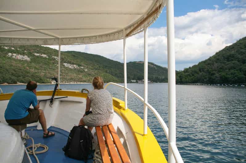 Rovinj: Lim Fjord and Pirate Cave Boat Tour - Cruising slowly into Lim Fjord