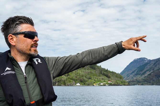 Scenic RIB adventure to Hardangerfjord & Fyksesund from Øystese - The guide makes the short route count