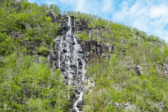 Scenic RIB adventure to Hardangerfjord & Fyksesund from Øystese - Is the $110.29 price fair?