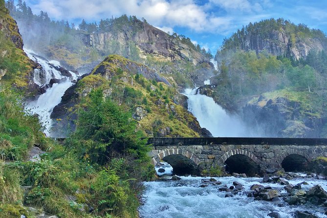 SEVEN WATERFALLS TOUR: Private roundtrip to the Hardanger Fjord, 12 hours - Eidfjord, lunch, and the Norwegian Nature Center