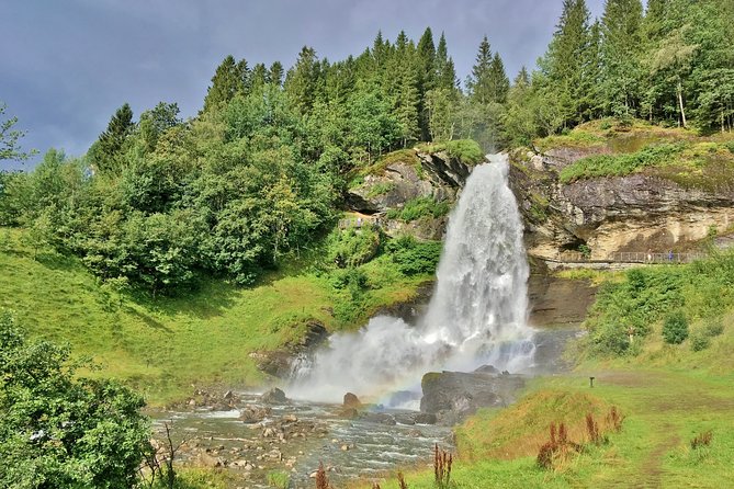 SEVEN WATERFALLS TOUR: Private roundtrip to the Hardanger Fjord, 12 hours - From Bergen to Osterfjord and Route 7